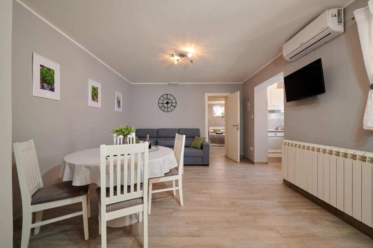Apartmani Oaza Трогір Екстер'єр фото