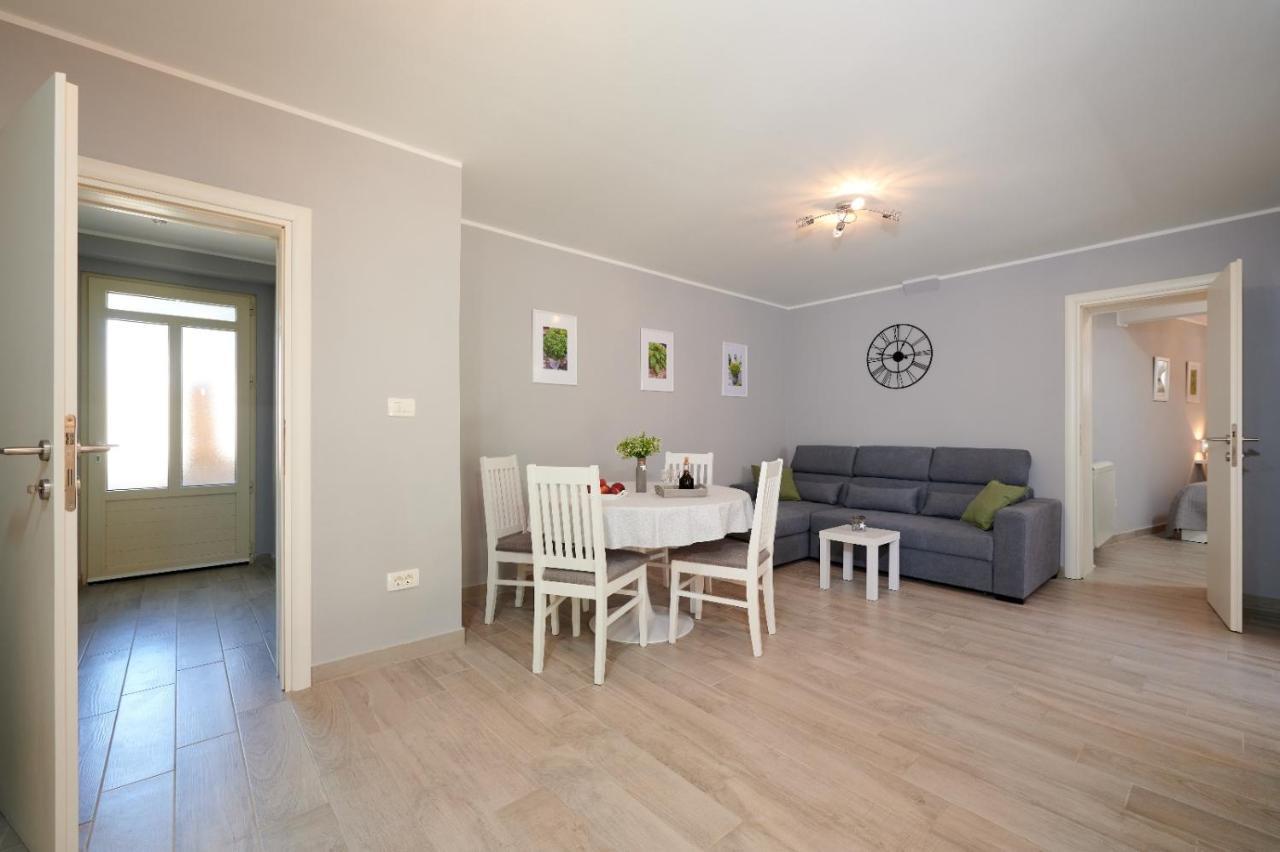 Apartmani Oaza Трогір Екстер'єр фото