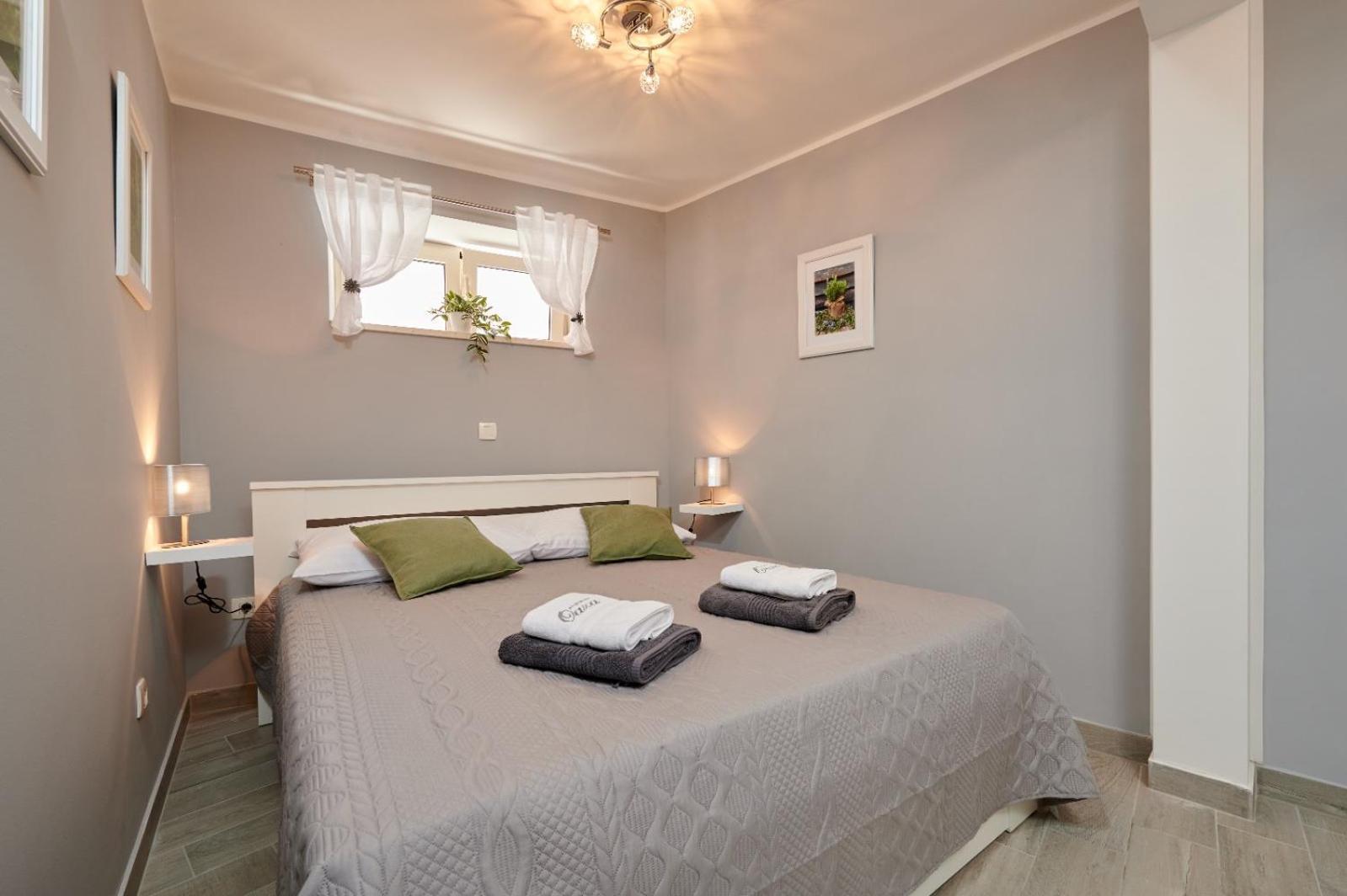Apartmani Oaza Трогір Екстер'єр фото