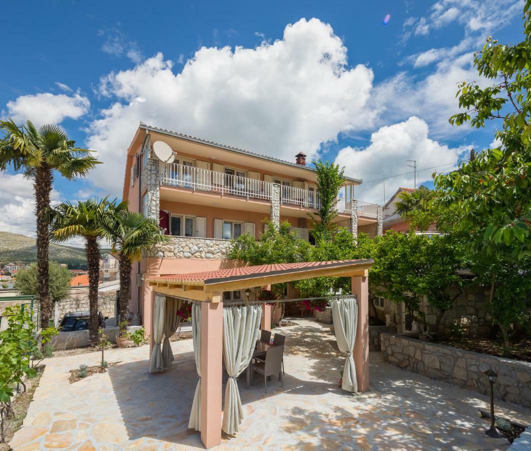Apartmani Oaza Трогір Екстер'єр фото