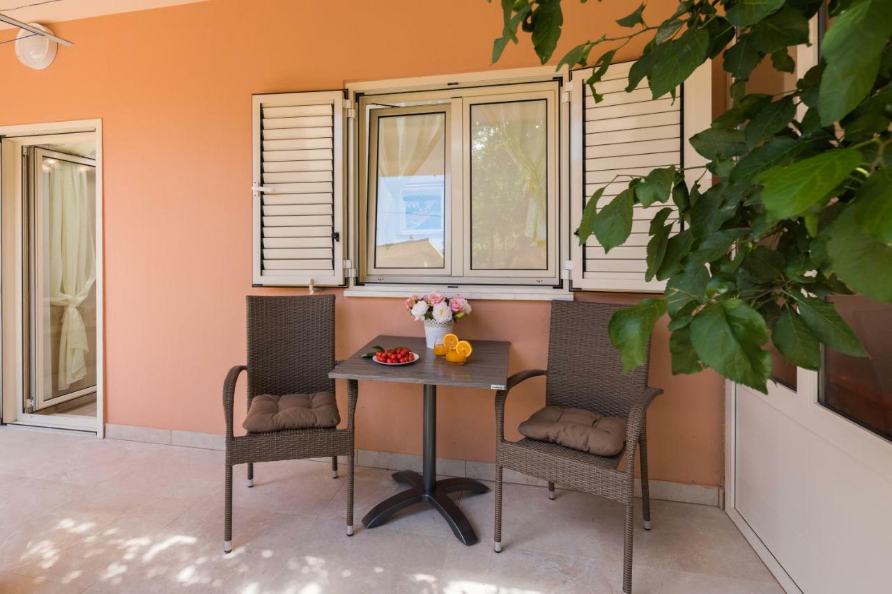 Apartmani Oaza Трогір Екстер'єр фото